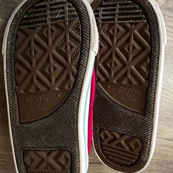 Converse toddler size 7 - Picture 2 of 5